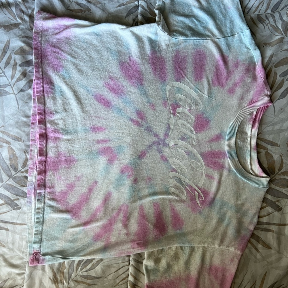 Hi there I’m selling this tie dye crop top from American eagle